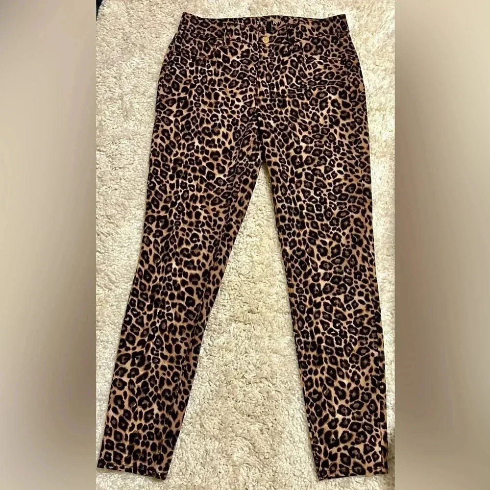 Gently Worn White House Black Market Python Sculpted Jeans, Size 8T